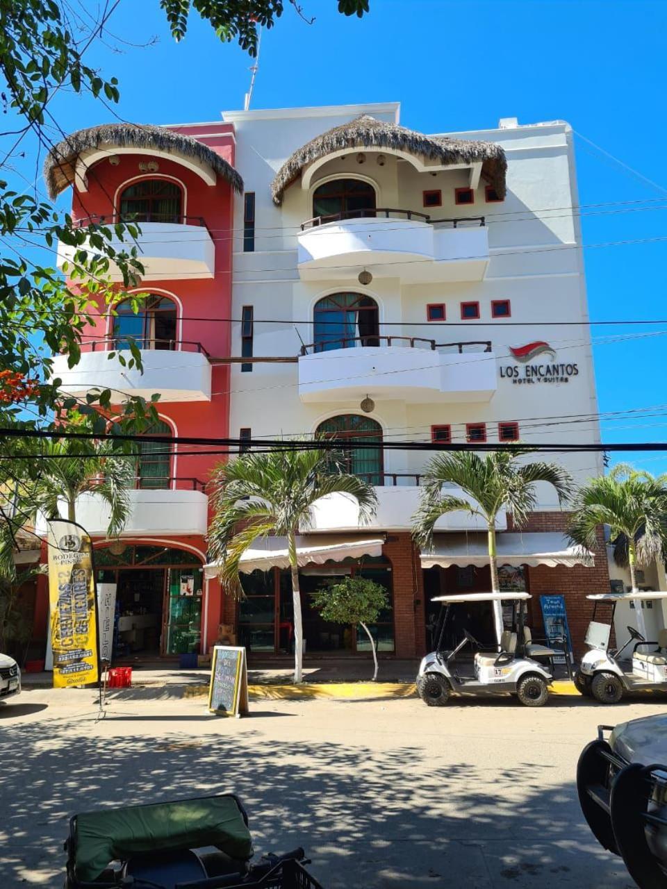 Hotel Y Suites Los Encantos Саюліта Екстер'єр фото