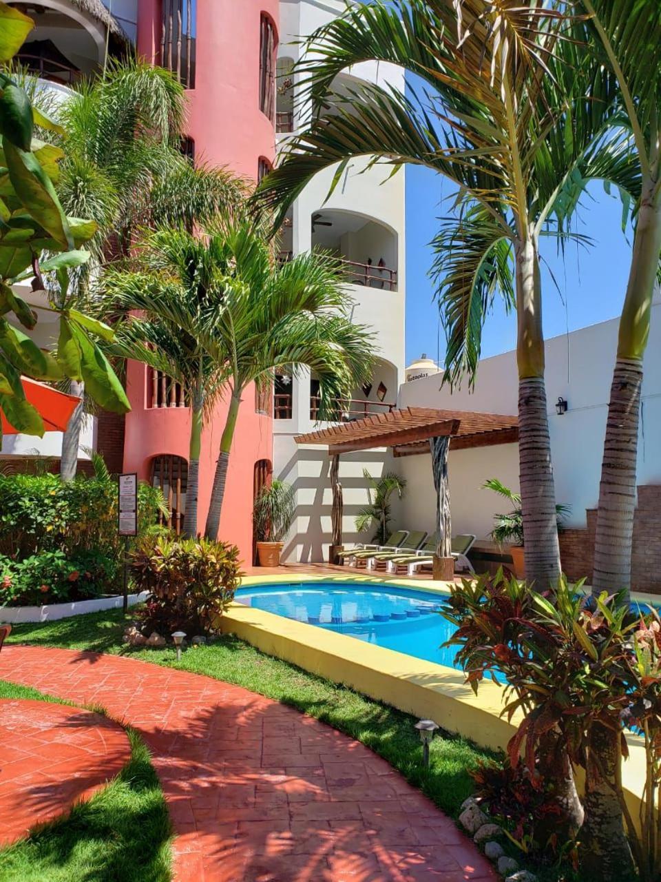 Hotel Y Suites Los Encantos Саюліта Екстер'єр фото