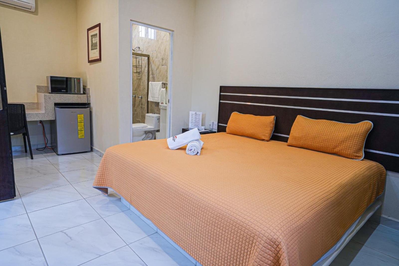 Hotel Y Suites Los Encantos Саюліта Екстер'єр фото