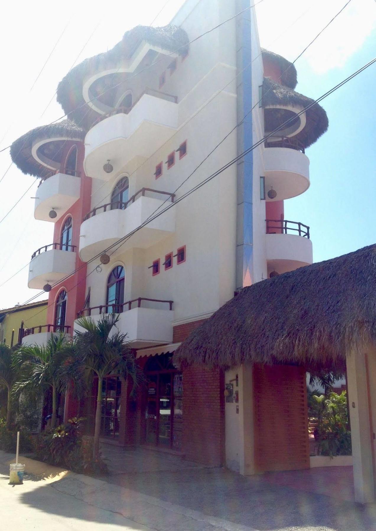 Hotel Y Suites Los Encantos Саюліта Екстер'єр фото
