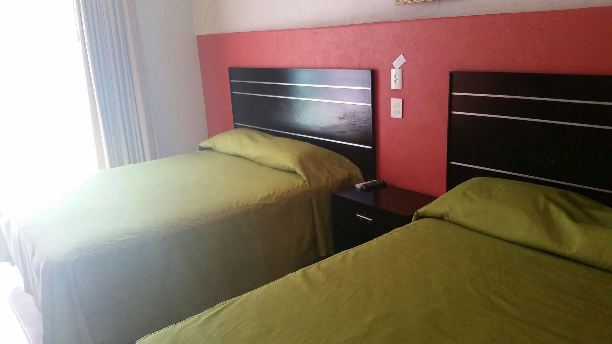 Hotel Y Suites Los Encantos Саюліта Екстер'єр фото